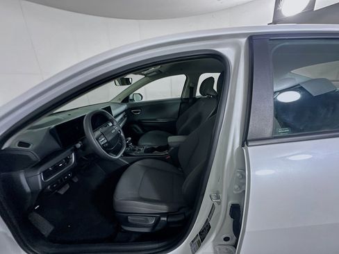 Used 2025 Kia K4 LXS image 13