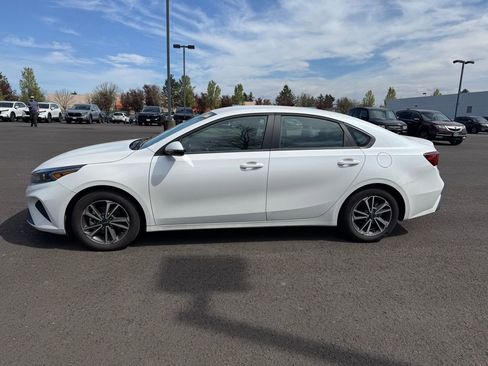 Used 2024 Kia Forte LXS w/ LXS Technology Package image 4