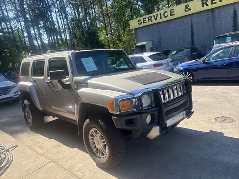 Used 2009 HUMMER H3 image 4