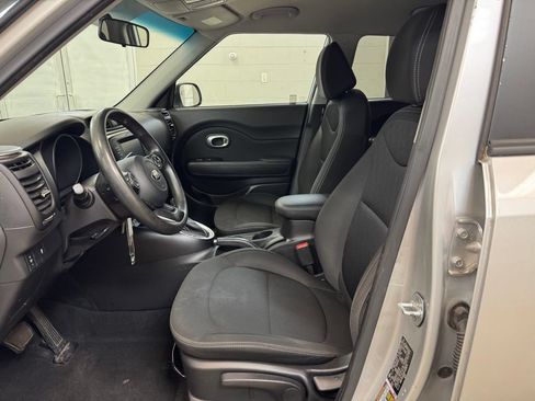 Used 2019 Kia Soul w/ Option Group 020 FWD image 10