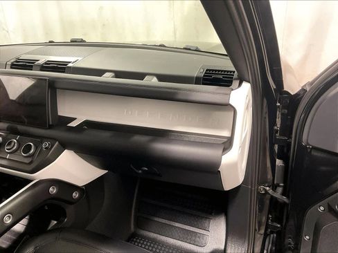 Used 2025 Land Rover Defender 110 S image 13