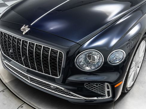 Used 2026 Bentley Flying Spur Plug-In Hybrid AWD/4WD image 35