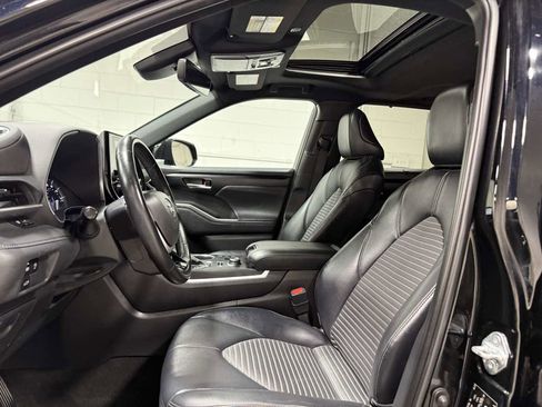 Used 2023 Toyota Highlander XSE image 15