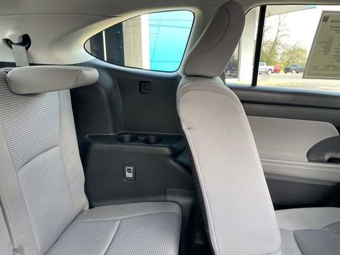 Used 2021 Toyota Highlander LE FWD image 37