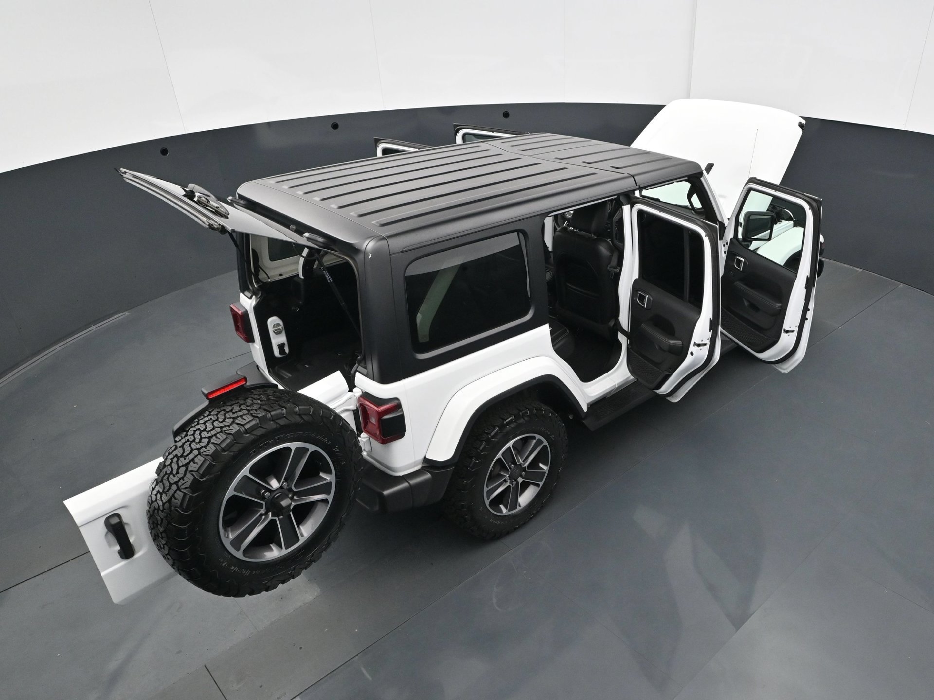 Used 2023 Jeep Wrangler Unlimited Sahara w/ LED Lighting Group AWD/4WD image 40