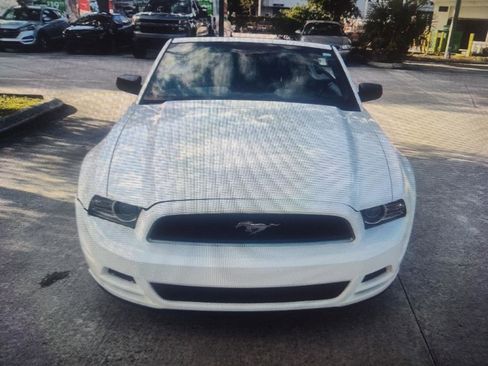 Used 2013 Ford Mustang Convertible image 2