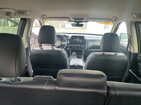Certified 2025 Nissan Pathfinder SL image 27