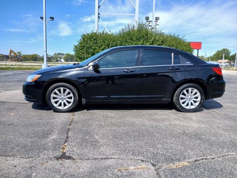 Used 2012 Chrysler 200 Touring FWD image 4