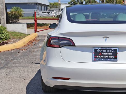 Used 2023 Tesla Model 3 Standard Range image 15