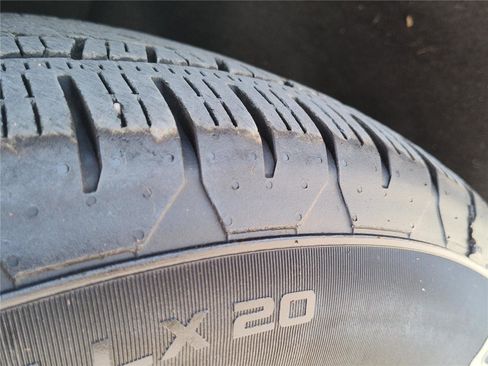 Used 2021 Chevrolet Tahoe Premier w/ Premium Package image 15