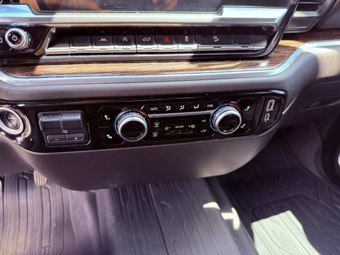 Used 2024 GMC Sierra 1500 Elevation image 38