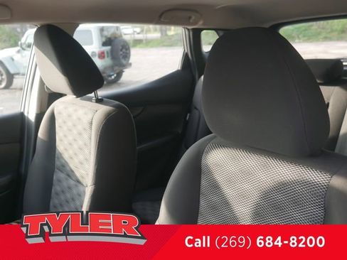 Used 2022 Nissan Rogue Sport SV AWD/4WD image 37