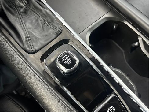 Used 2022 Volvo XC90 T5 Momentum w/ Advanced Package image 40