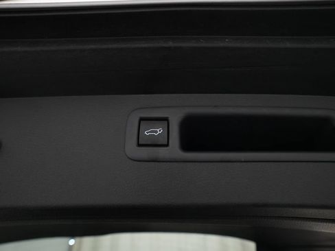 Used 2025 Toyota Highlander XLE AWD/4WD image 15