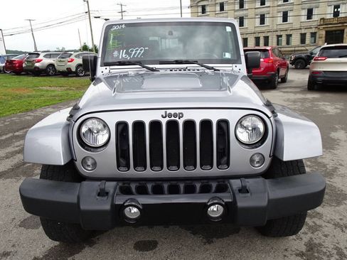 Used 2014 Jeep Wrangler Sahara AWD/4WD image 3