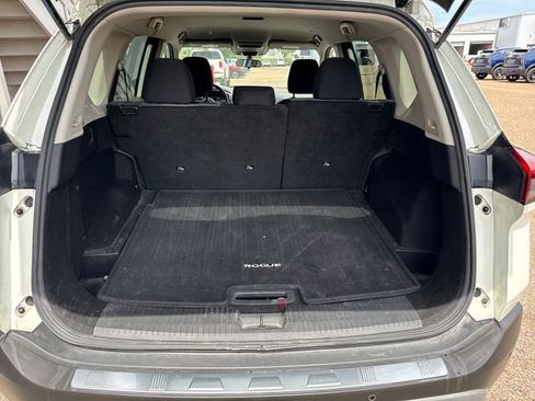 Used 2022 Nissan Rogue SV FWD image 12