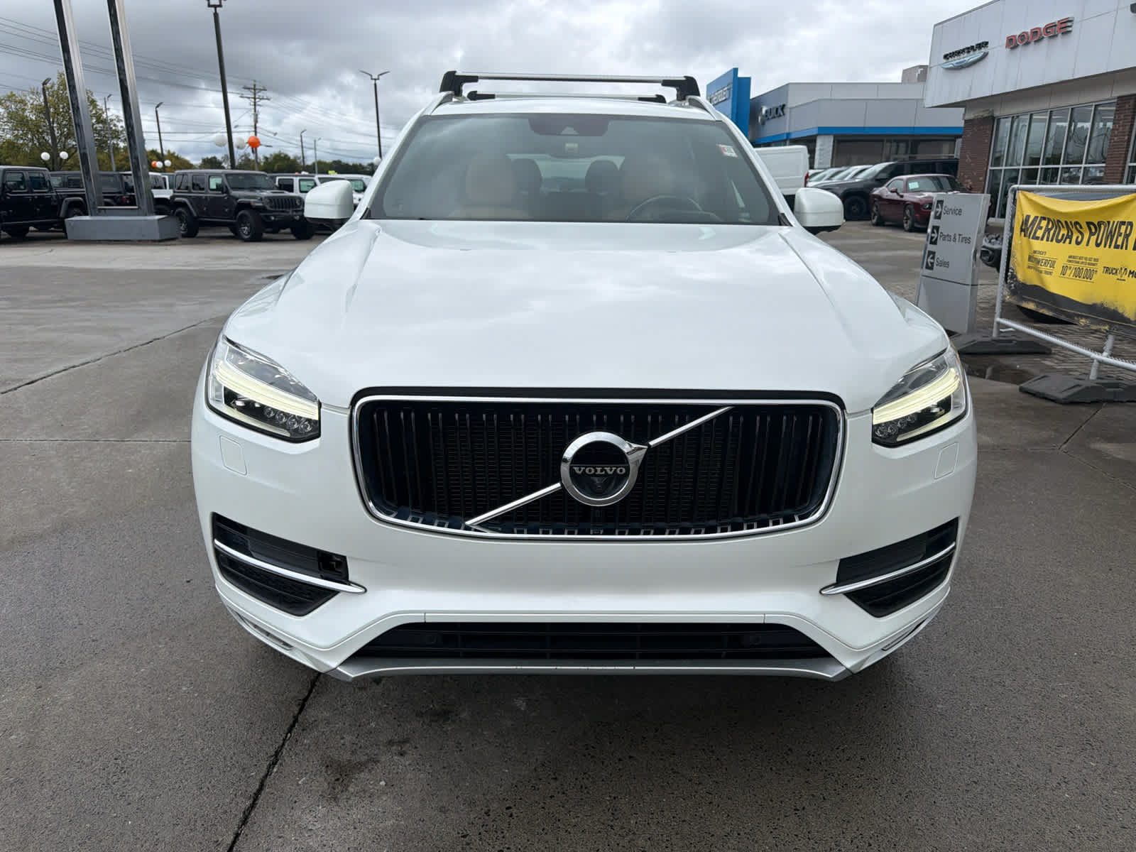 Used 2017 Volvo XC90 T6 Momentum w/ Vision Package AWD/4WD image 3