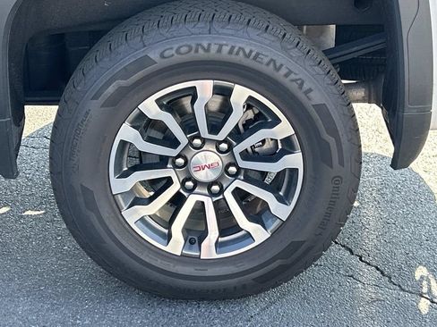 Used 2023 GMC Sierra 1500 AT4 w/ AT4 Premium Package AWD/4WD image 13