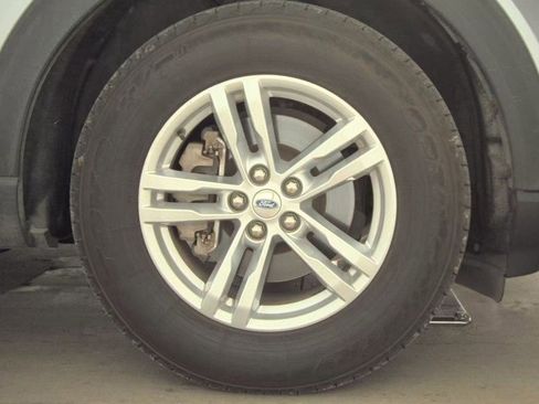 Used 2022 Ford Explorer XLT w/ Equipment Group 202A image 30