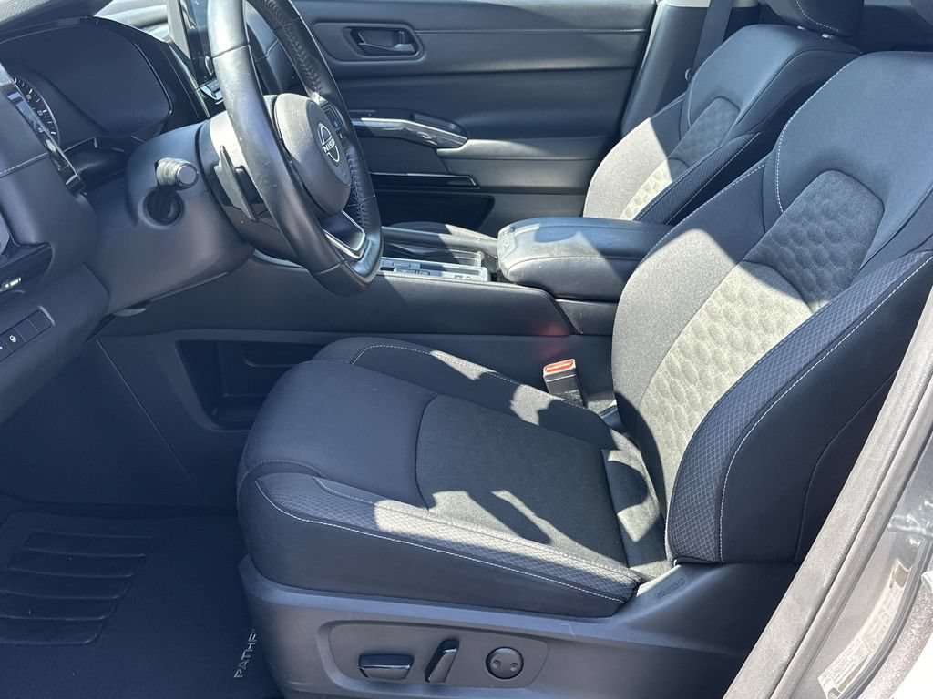 Used 2024 Nissan Pathfinder SV FWD image 14
