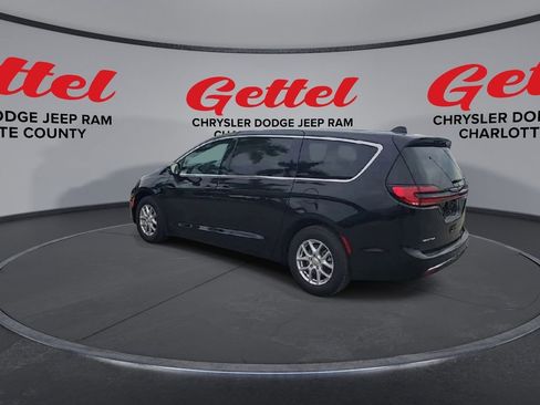 New 2026 Chrysler Pacifica Select image 5