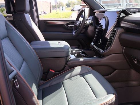 New 2026 GMC Yukon AT4 w/ AT4 Premium Plus Package AWD/4WD image 7
