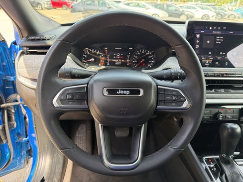 Used 2024 Jeep Compass Latitude AWD/4WD image 15