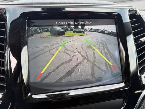 Used 2019 Jeep Cherokee Limited AWD/4WD image 22
