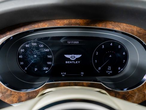 Used 2023 Bentley Bentayga Extended Wheelbase image 47