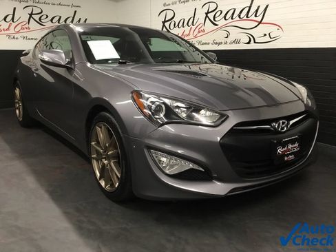 Used 2015 Hyundai Genesis 3.8 RWD image 3