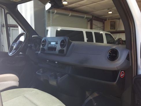 Used 2021 Mercedes-Benz Sprinter 2500 image 15