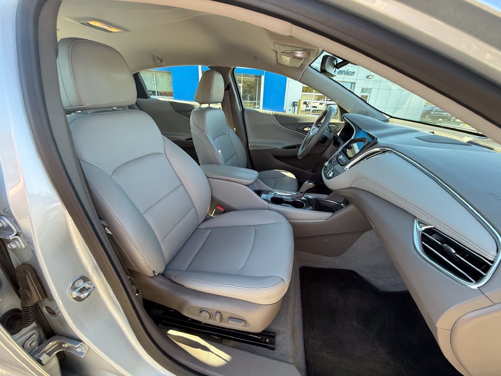 Certified 2017 Chevrolet Malibu LT w/ Leather Package FWD image 33