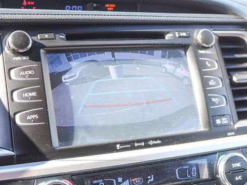 Used 2018 Toyota Highlander XLE w/ Carpet Mat Package (TMS) FWD image 31
