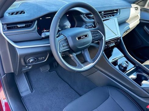 New 2025 Jeep Grand Cherokee Laredo image 6