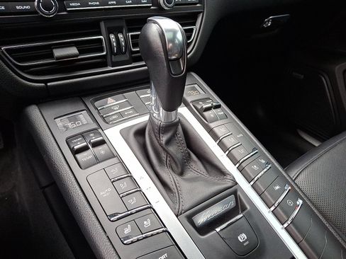Used 2020 Porsche Macan S image 22