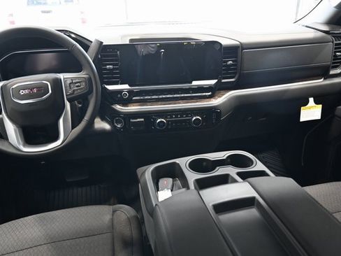 New 2026 GMC Sierra 1500 SLE w/ Preferred Package image 15