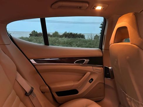 Used 2010 Porsche Panamera 4S image 23