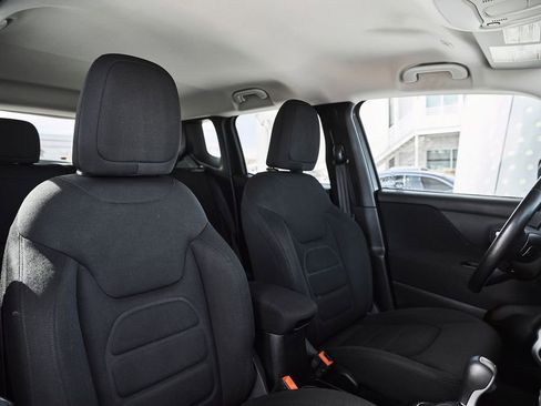 Used 2020 Jeep Renegade Latitude w/ UConnect 8.4 Nav Group AWD/4WD image 26