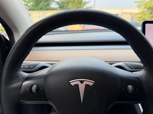 Used 2021 Tesla Model Y Long Range AWD/4WD image 23