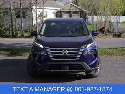 Used 2026 Nissan Rogue SV AWD/4WD image 2