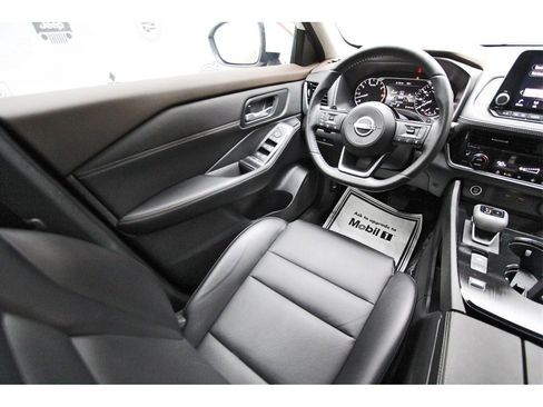 Certified 2022 Nissan Rogue SV w/ SV Premium Package image 6