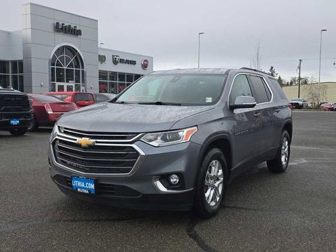 Used 2021 Chevrolet Traverse LT image 1