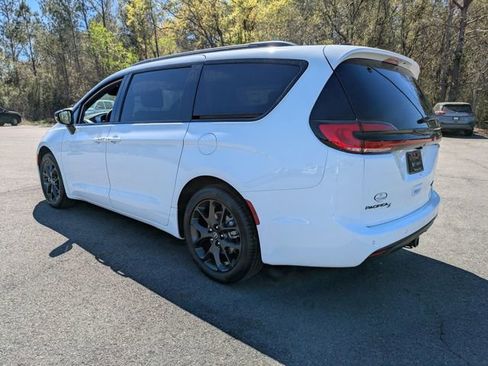 New 2026 Chrysler Pacifica Limited image 6