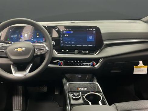 New 2026 Chevrolet Equinox LT w/ Convenience Package II AWD/4WD image 11