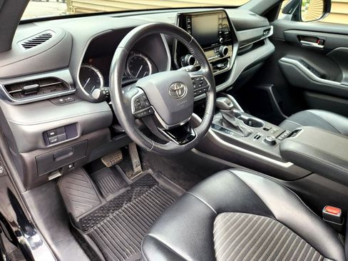 Used 2021 Toyota Highlander XSE image 10