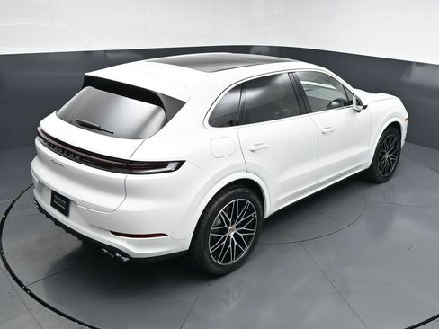 New 2026 Porsche Cayenne AWD/4WD image 17