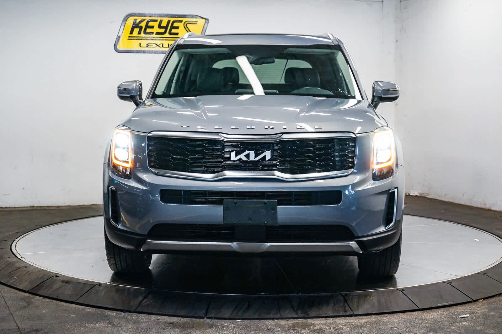 Used 2022 Kia Telluride EX w/ EX Premium Package FWD image 2