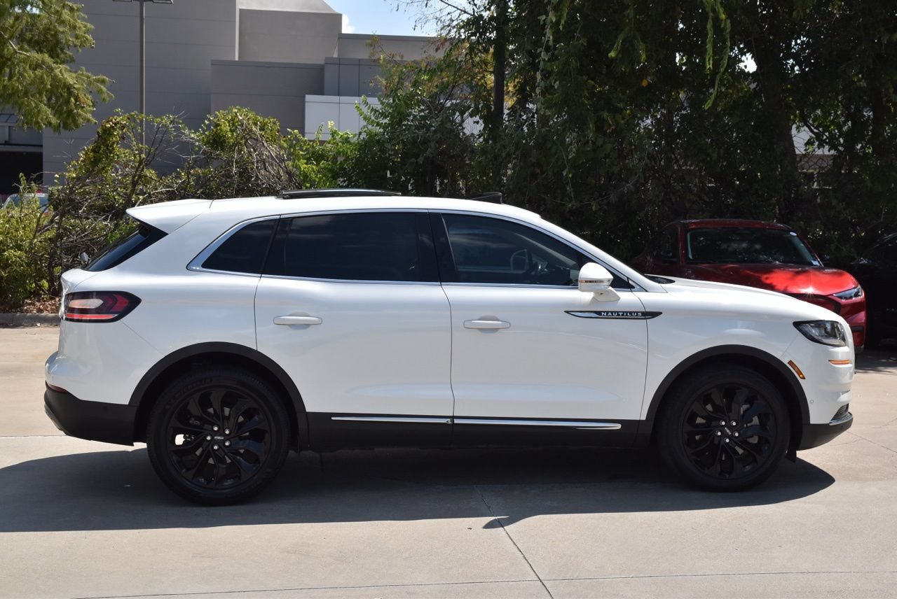 Used 2023 Lincoln Nautilus Reserve w/ Equipment Group 201A FWD image 6