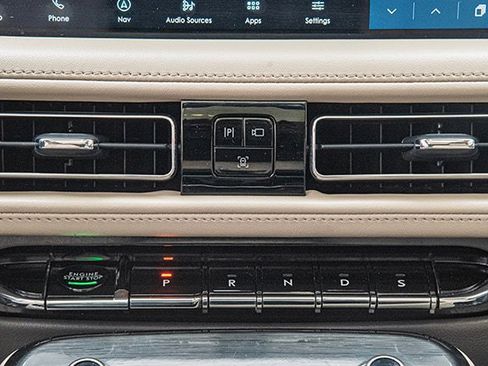 Used 2022 Lincoln Nautilus Reserve w/ Equipment Group 202A image 21