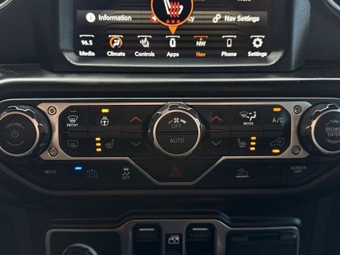 Used 2023 Jeep Wrangler Unlimited Sahara w/ Cold Weather Group AWD/4WD image 53